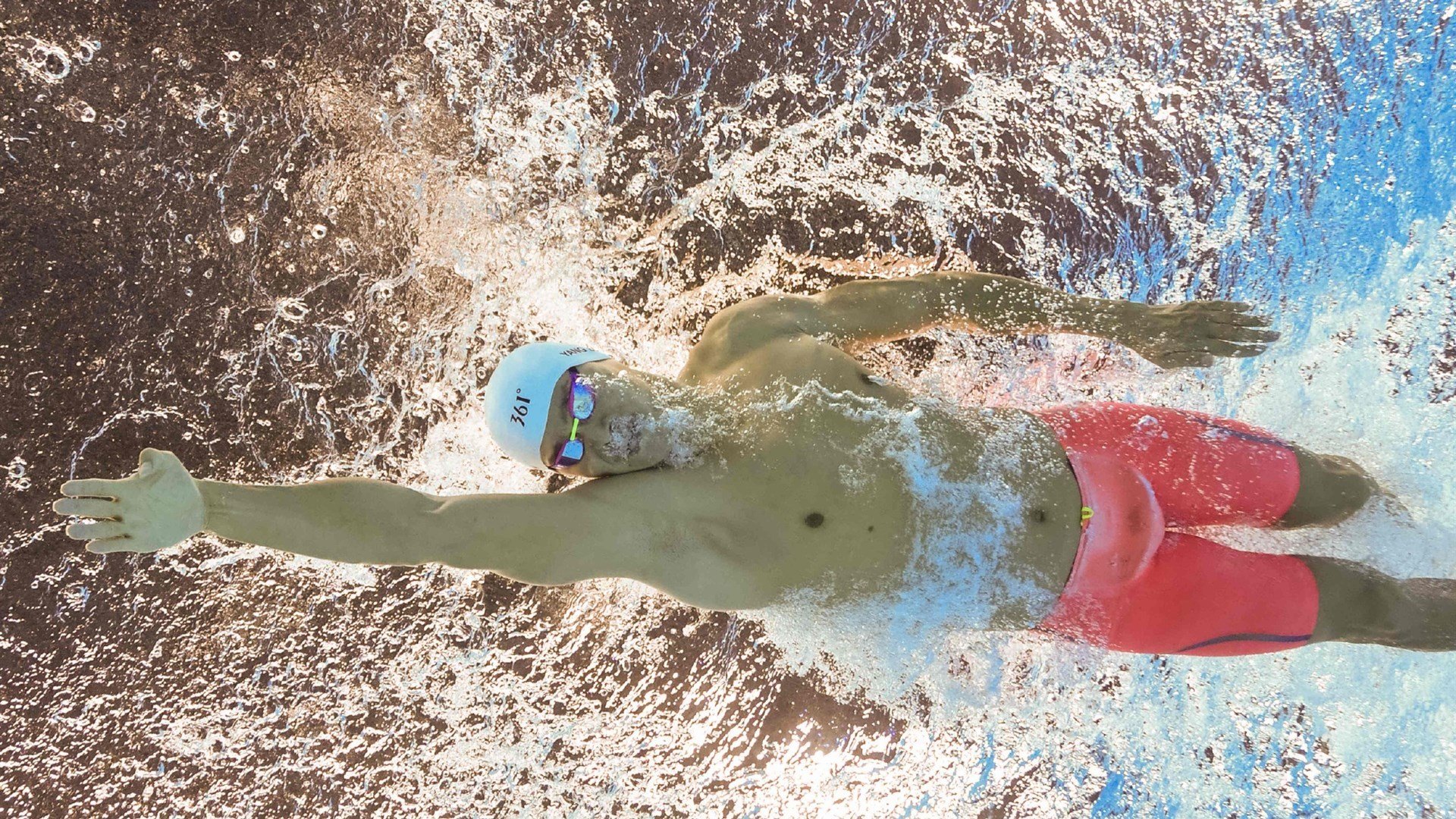 新西兰全黑队的球员们展现了极强的攻防转换能力，新西兰全黑队宣传视频